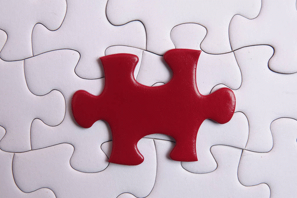 15 نشانه فیزیکی که نشان میدهند یک مرد به شما علاقه دارد